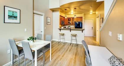 4 Mi to Dtwn, Commuter-friendly Apt in Tacoma