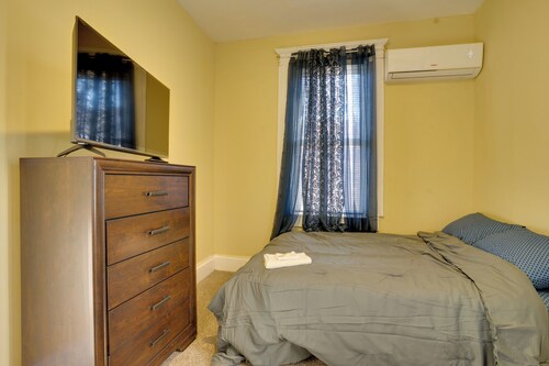 Easy City Commuting! Walkable Newark Duplex