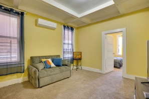 Interior - 2 Mi to Rutgers University! Urban Hub Near Parks (Newark)
