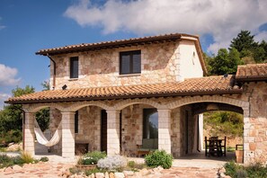 Exterior - Cielo apartment, farmhouse panoramic view in the woods in the center of Umbria (Gualdo Cattaneo)
