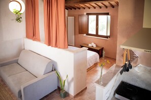 WiFi, bed sheets - Cielo apartment, farmhouse panoramic view in the woods in the center of Umbria (Gualdo Cattaneo)