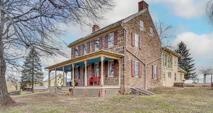 Rural & Historic Detour Escape w/ Horses On-site!