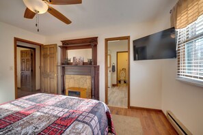 Interior - 5-acre Hocking Hills Hideaway! Pet-friendly Home (New Plymouth)