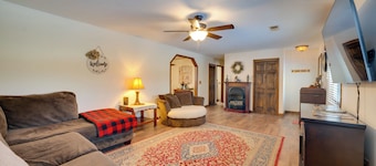 5-acre Hocking Hills Hideaway! Pet-friendly Home