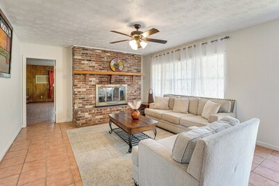 Hike & Fish! Wooded Family Getaway in Interlachen