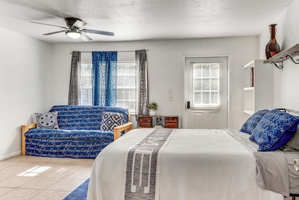 Apartment (0 Bedroom) | Interior