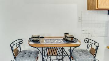 Apartment (0 Bedroom) | Interior