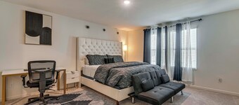 Group Haven in Princeton! WFH Ready & Ample Space