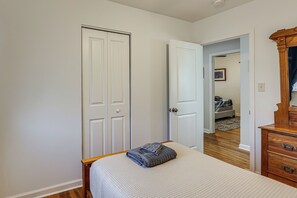 Interior - 3 Mi to Washington College! Updated Home w/ Patio (Chestertown)