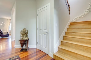House (5 Bedrooms) | Interior - Gateway to Seattle! Lynnwood Home w/ Gazebo & Yard (Lynnwood)