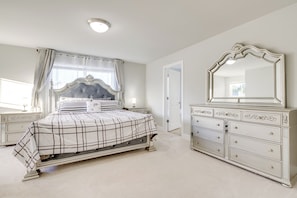 House (5 Bedrooms) | Interior - Gateway to Seattle! Lynnwood Home w/ Gazebo & Yard (Lynnwood)