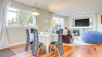 House (5 Bedrooms) | Interior