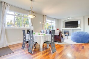 House (5 Bedrooms) | Interior