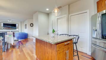 House (5 Bedrooms) | Interior