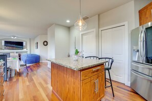 House (5 Bedrooms) | Interior