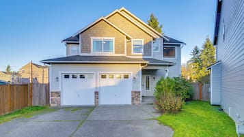 House (5 Bedrooms) | Interior