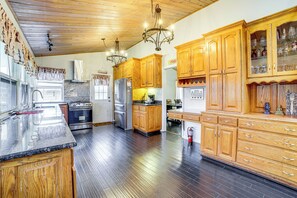 Interior - Pool, Gym & Basketball Court: Olympia Fields Home (Olympia Fields)