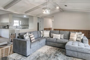 House (3 Bedrooms) | Front of property