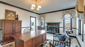 House (4 Bedrooms) | Interior