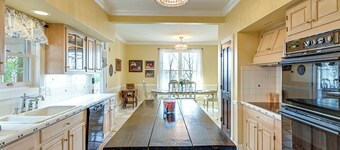 Spacious Shawnee Forest Hideaway! Hilltop Estate