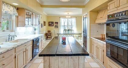 Spacious Shawnee Forest Hideaway! Hilltop Estate