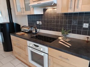 Fridge, microwave, oven, stovetop - Holiday home 65 m², 450m beach, 6 pers., pets allowed, parking (Notre-Dame-de-Monts)