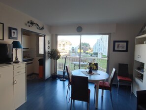 Interior - Apartment with Balcony and Private Parking (Le Pouliguen)