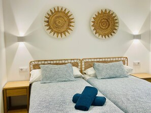 2 bedrooms, free WiFi, bed sheets - Modern 2-Bedroom Apartment, Air-Conditioned in Jaca Centre (Jaca)