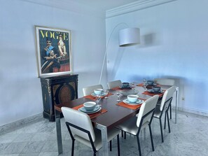 Apartamento, 2 quartos, para fumantes, sacada | Sala de jantar