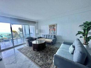 Apartemen, 2 kamar tidur, Boleh Merokok, balkon | Ruang keluarga