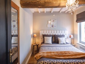 House | 4 bedrooms, bed sheets - Spacious Gite in Somme-leuze (Somme-Leuze)