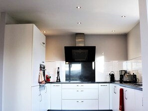 Réfrigérateur, micro-ondes, four, lave-vaisselle