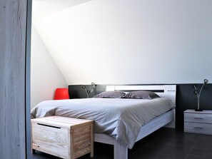 4 bedrooms, free WiFi, bed sheets - Spacious family home, pets allowed in Oberentzen (Oberentzen)