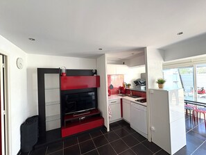 Fridge, microwave, dishwasher - Air-conditioned villa with parking for 2 people in Cap d'Agde (Cap d'Agde)