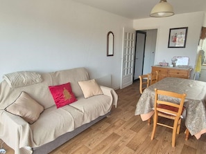 TV - T2 Duplex for 4 with balcony and parking, pets allowed (Cucq)