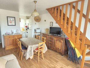 Interior - T2 Duplex for 4 with balcony and parking, pets allowed (Cucq)