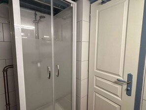 Bathroom - T2 mezzanine with WIFI, sleeps 6, near Barèges center (Barèges)