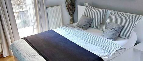 Studiosuite | Blendingsgardiner, strykejern/-brett og wi-fi (inkludert)