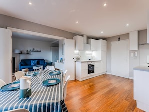 Interior - Arcachon Pereire: 1-Bed Apt Beachfront with Balcony and Parking (Arcachon)