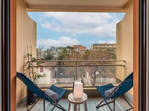 Interior - Arcachon Pereire: 1-Bed Apt Beachfront with Balcony and Parking (Arcachon)