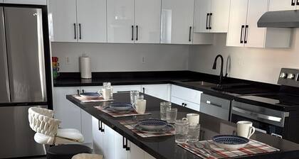 Stylish 2-Bedroom Home Near Downtown, Hospital & University