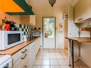 Micro-ondes, four, plaque de cuisson, lave-vaisselle