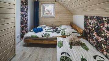 House | 4 bedrooms, individually furnished, iron/ironing board, bed sheets