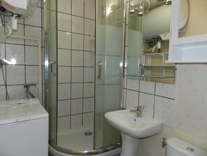 Bathroom - 2-room apartment 4 pax, A/C, parking near the beach (Bormes-les-Mimosas)