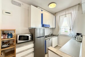 Microwave, dishwasher