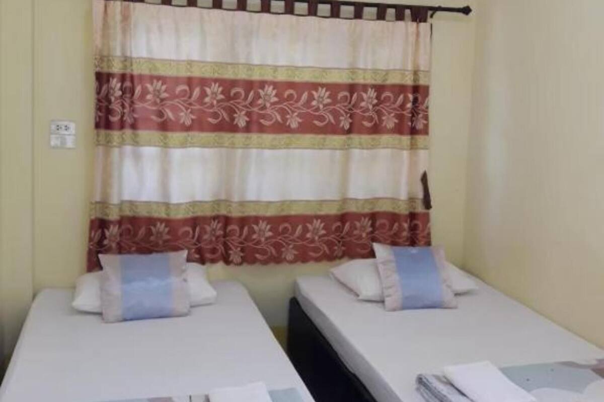 Zweibettzimmer, Terrasse, Gartenblick