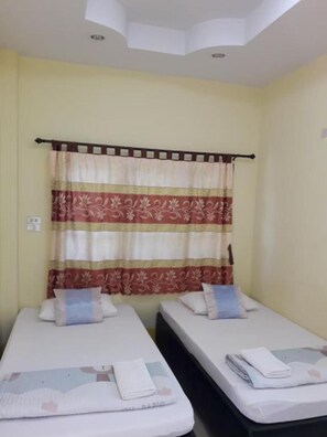 Zweibettzimmer, Terrasse, Gartenblick