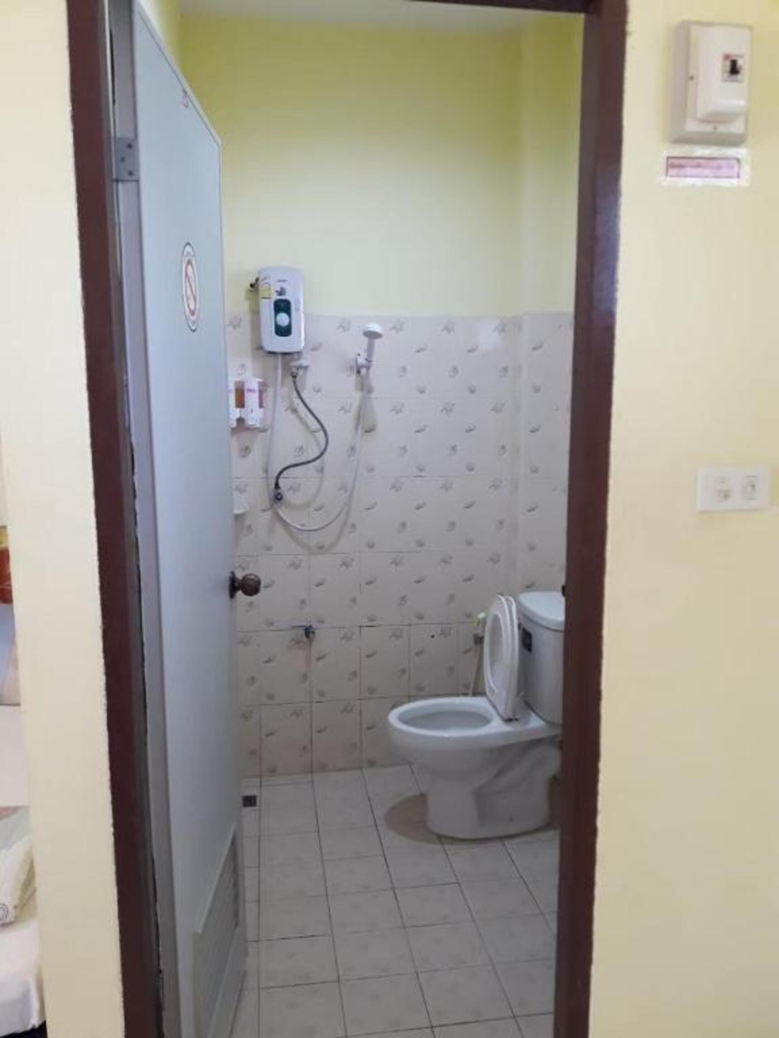 Tomannsrom, terrasse, hageutsikt | Bad | Dusj, toalettartikler (inkludert), såpe og sjampo