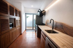 Refrigerador, microondas, horno y lavavajillas 