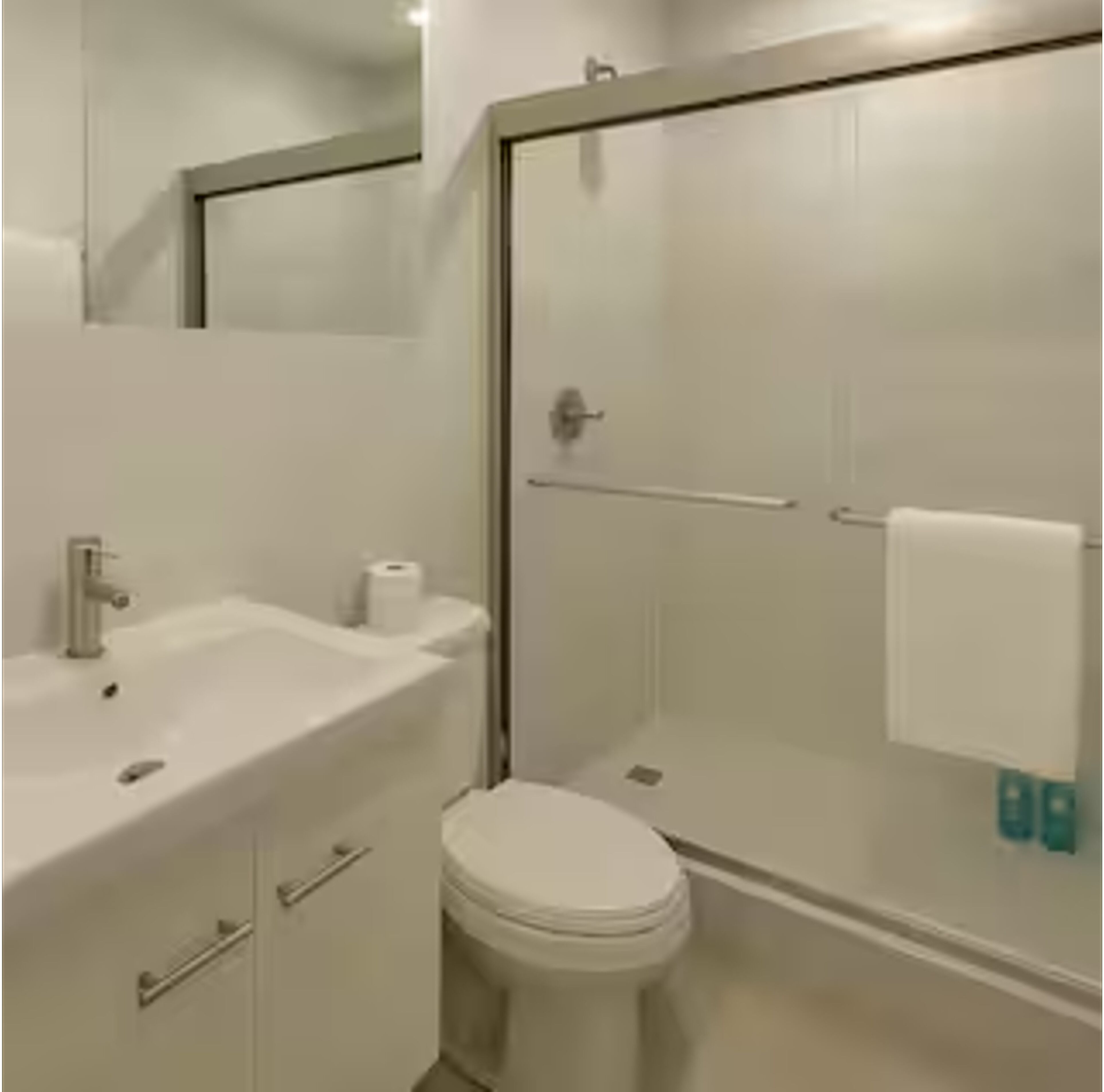 Studio | Bathroom